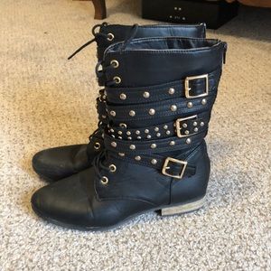 Combat boots